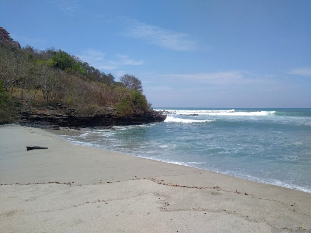 Lote frente a la playa en Troncones en venta México