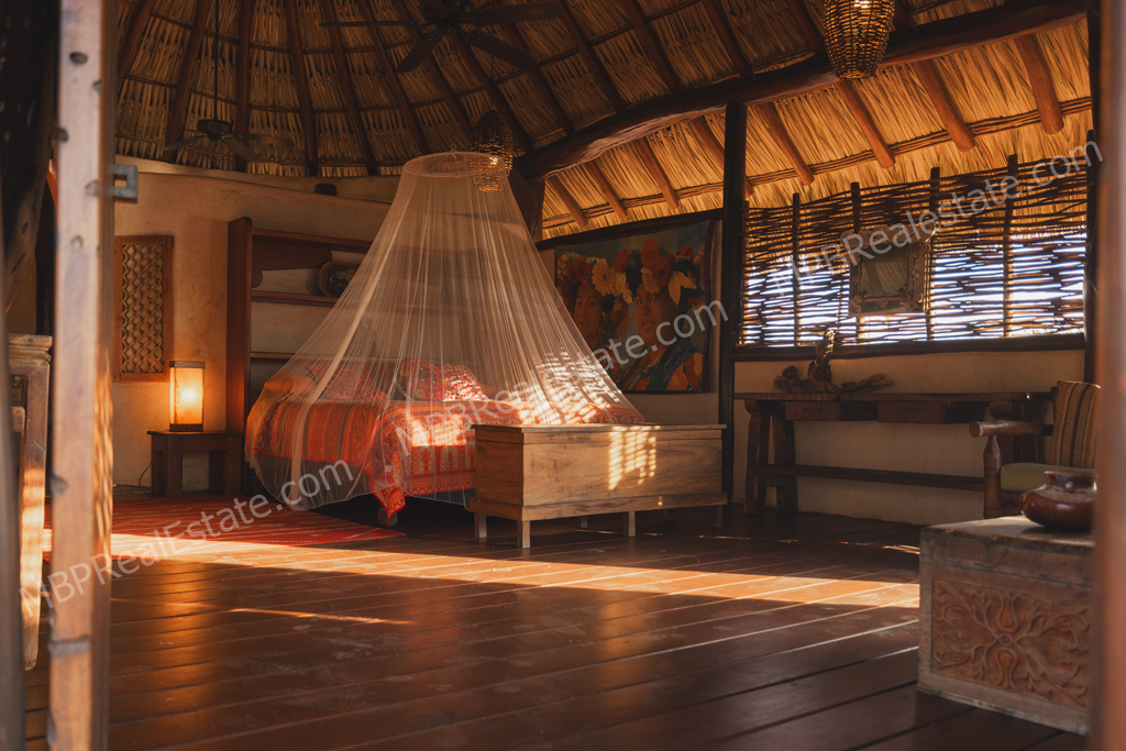 En venta Hotel Resort frente a la playa de Troncones