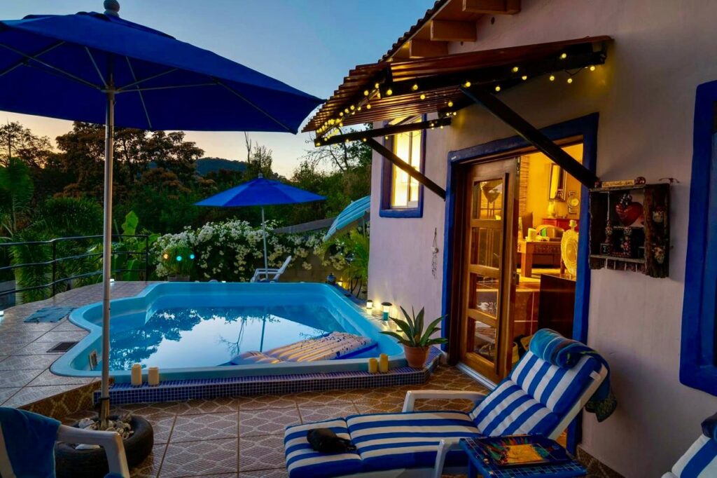 Terraza con alberca y vistas panoramicas. Casa en venta en Mexico